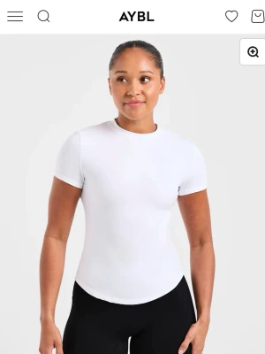 Sculpt t-shirt från Aybl - Jättesnygg vit tränings t-shirt från Aybl.  Endast testad på, nypris är 335kr💕💕