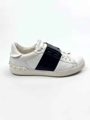 Valentino open - Valentino Garavani Open sneakers. Storlek 41,5. Skick 9/10. Nypris ca 7700kr. 100% autentiska.