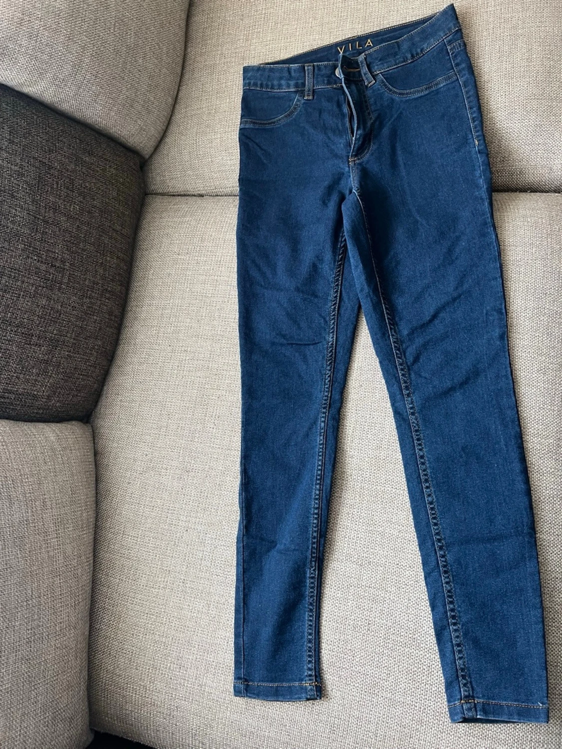 Mörkblå skinny jeans från Vila