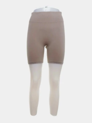 Beiga hotpants/cykelbyxor - Beiga cykelbyxor i ett stretchigt material från Stradivarius (köpta på Sellpy). I bra skick. Perfekta att ha under kjolen eller klänningen. 