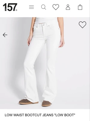 Lager 157 jeans - Säljer dom här snygga vita jeansen. Skriv vid intresse. Lite smutsiga där nere vid foten. 