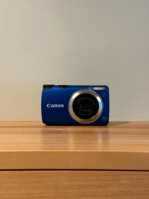 Digital kamera - An old camera from family belongings. Untested due to missing battery. Sold in current condition, no warranty or returns. Pick-up only, Sollentuna.