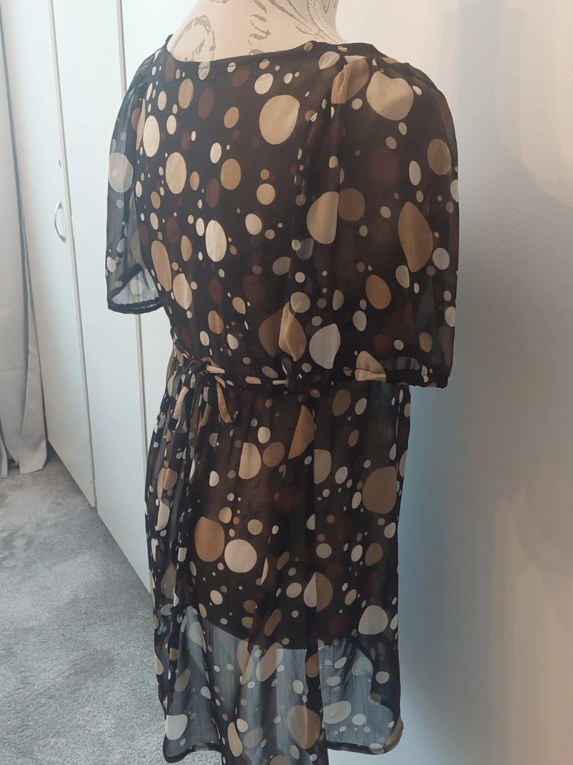 Svart transparent prickig blus - 2