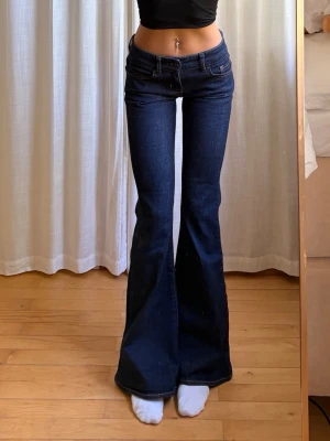 Midwaist GAP jeans - midja: 36 innerbenslängd: 80 jag är ca 165cm! 