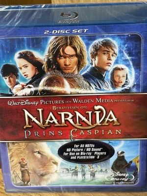 Narnia Prins Caspian Blu-ray 2-disc - Säljer en 2-disc Blu-ray-utgåva av Berättelsen om Narnia: Prins Caspian från Disney och Walden Media. Filmen är på svenska och engelska, med HD-bild och ljud. Omslaget har motiv från filmen och extra material ingår.