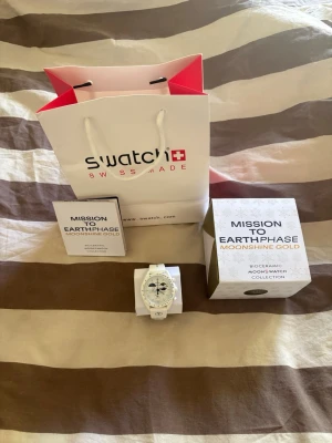 Moonswatch - Säljer en sjukt snygg omegaxswatch klocka i mycket gott skick. Bara att höra av er vid frågor.