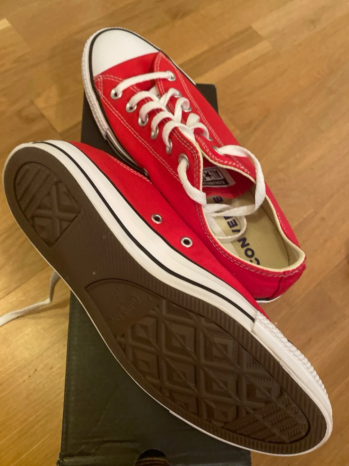 Röda Converse  - 1