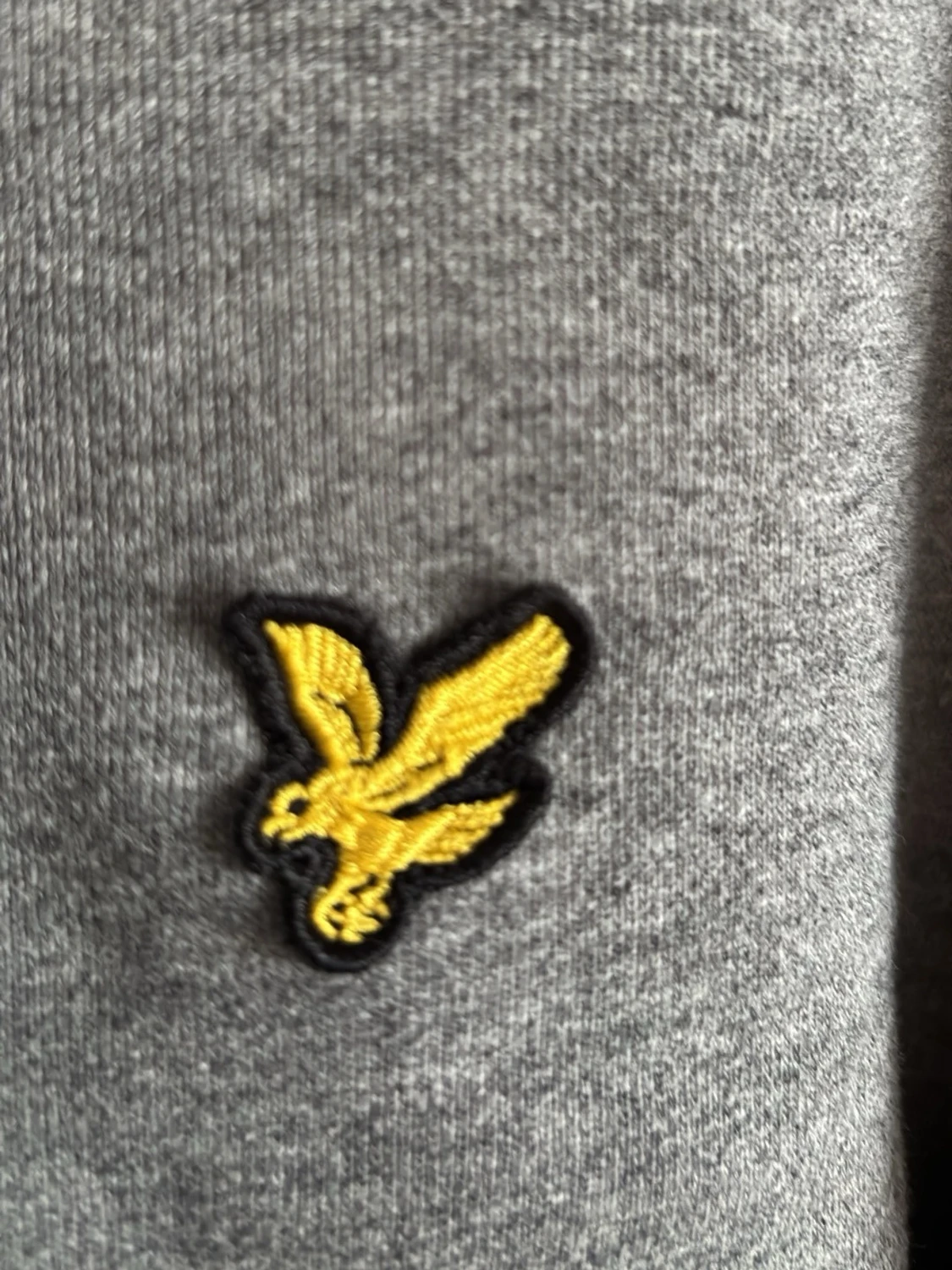 Grå hoodie från Lyle & Scott - 1