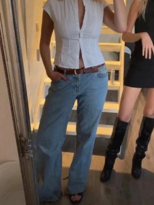 Jeans - Populära nakd jeans använda 2ggr sååå fina!