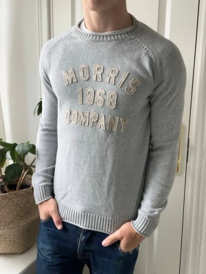 Morris tröja stickad  - Morris tröja stickad, Inga defekter! Modellen i bilderna är 180 cm 75 kg och bär Storlek M , Kom med frågor! 🌟 (Kan gå ned i pris vid köp av paket 😉) 