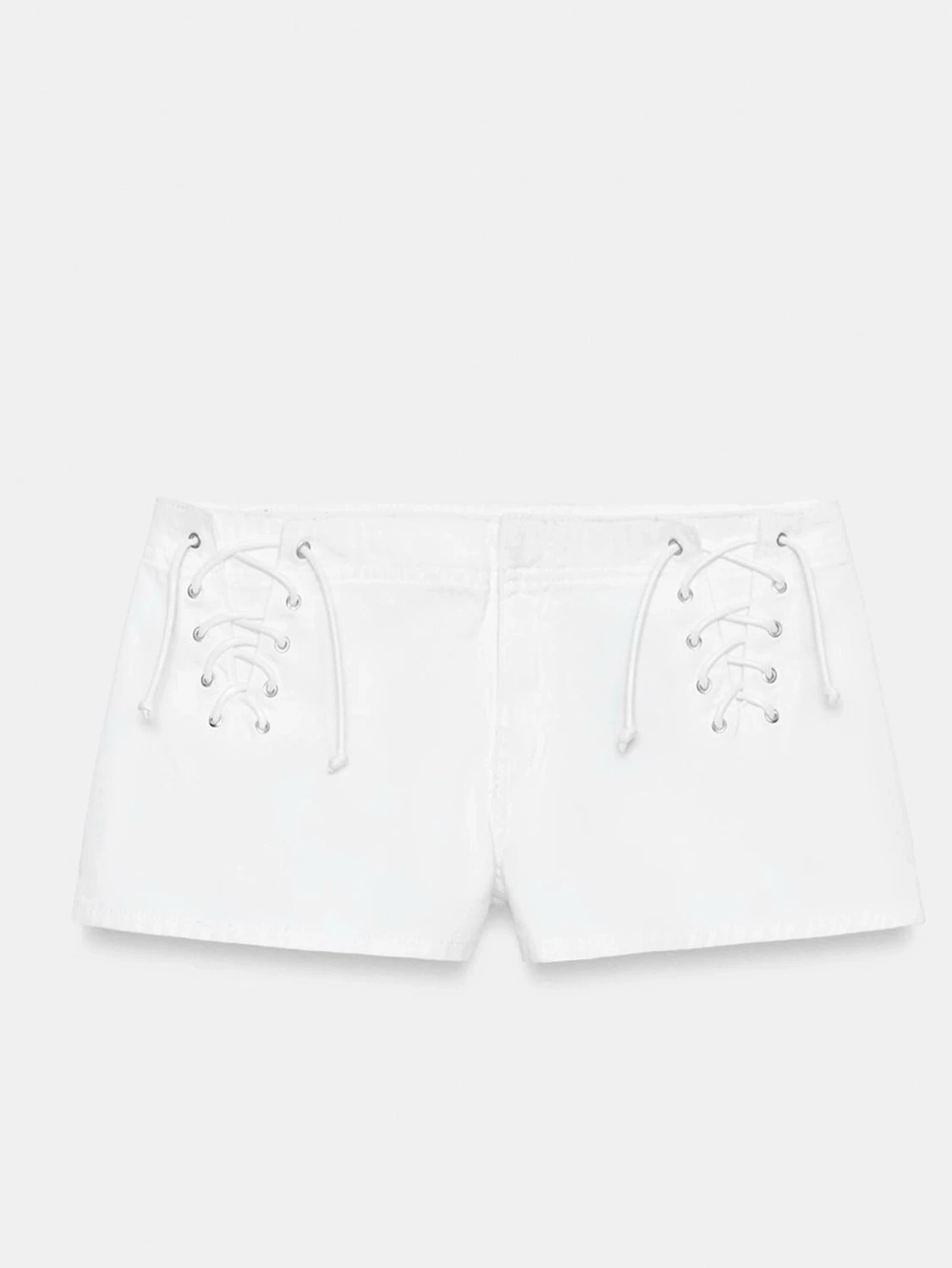 Vita shorts med snörning fram