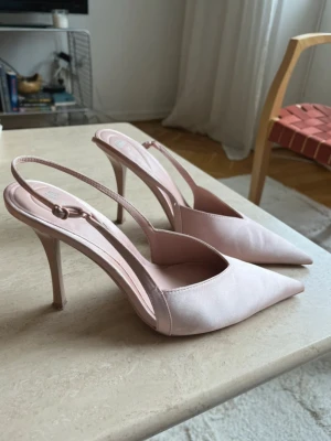 Ljusa rosa skor från Zara - Knappt använda 💕