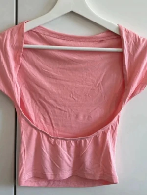 T-shirt öppen rygg - Strl XS