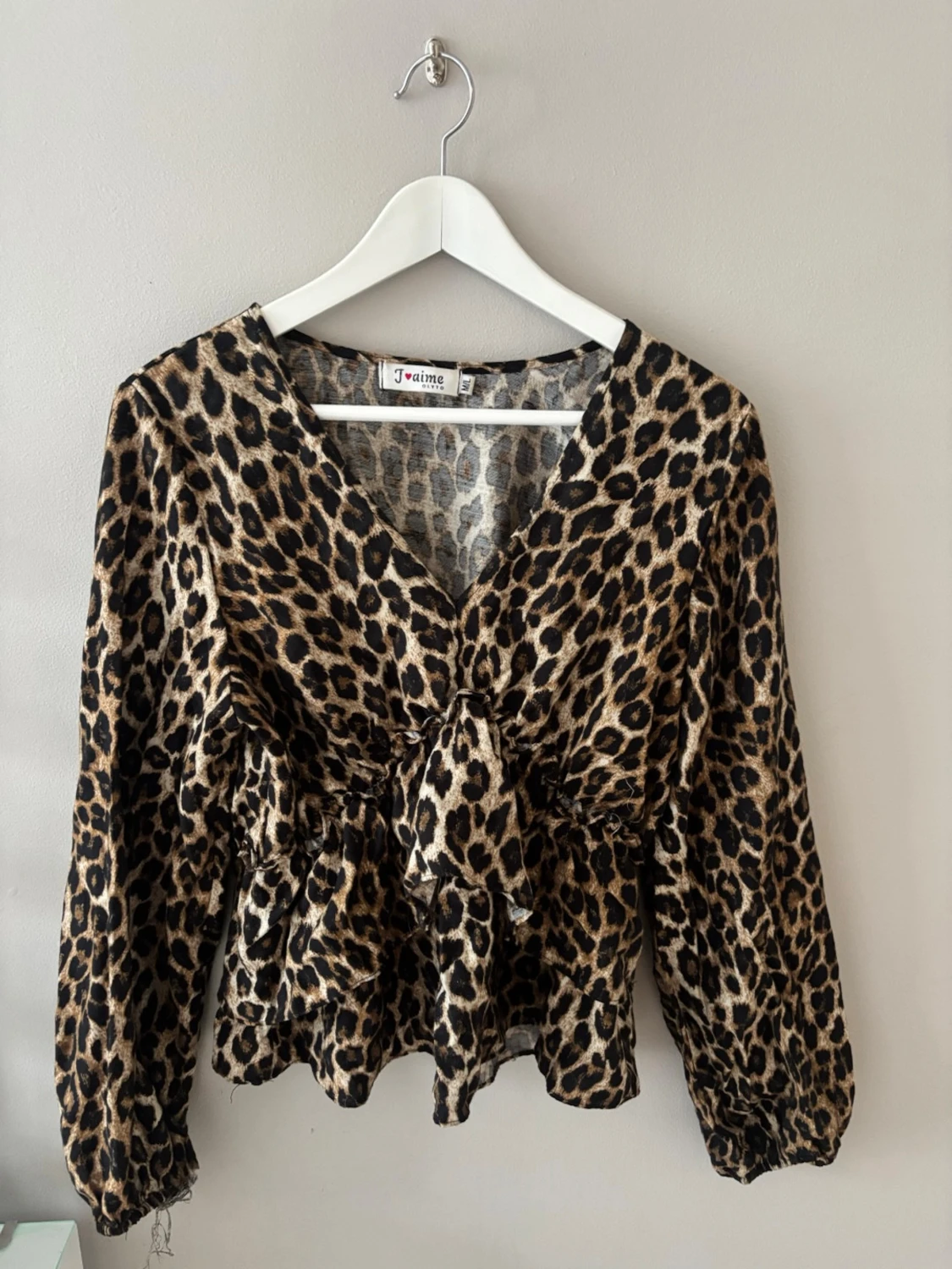 Leopardmönstrad blus med knyt