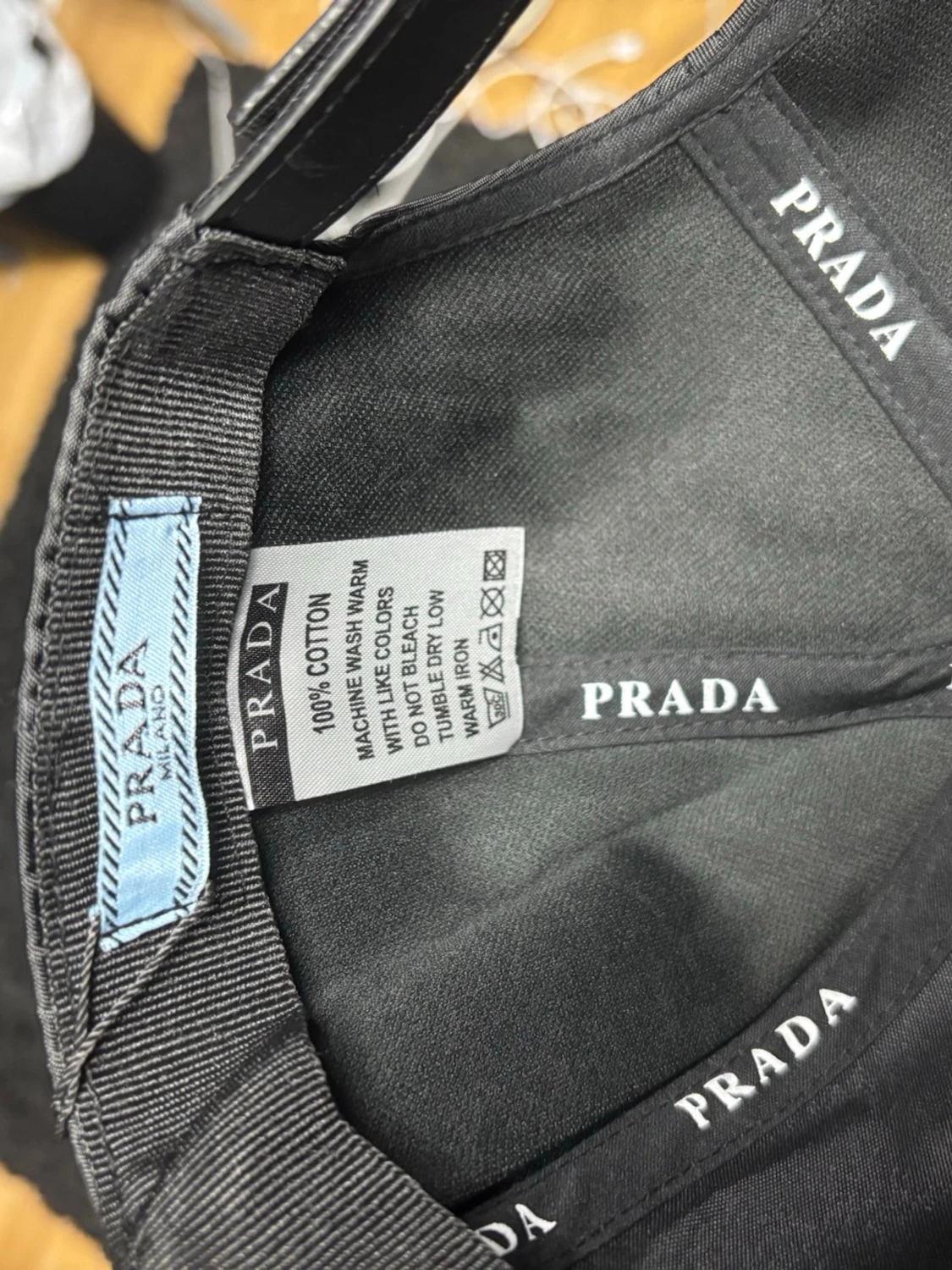 Svart keps från Prada i nylon - 5