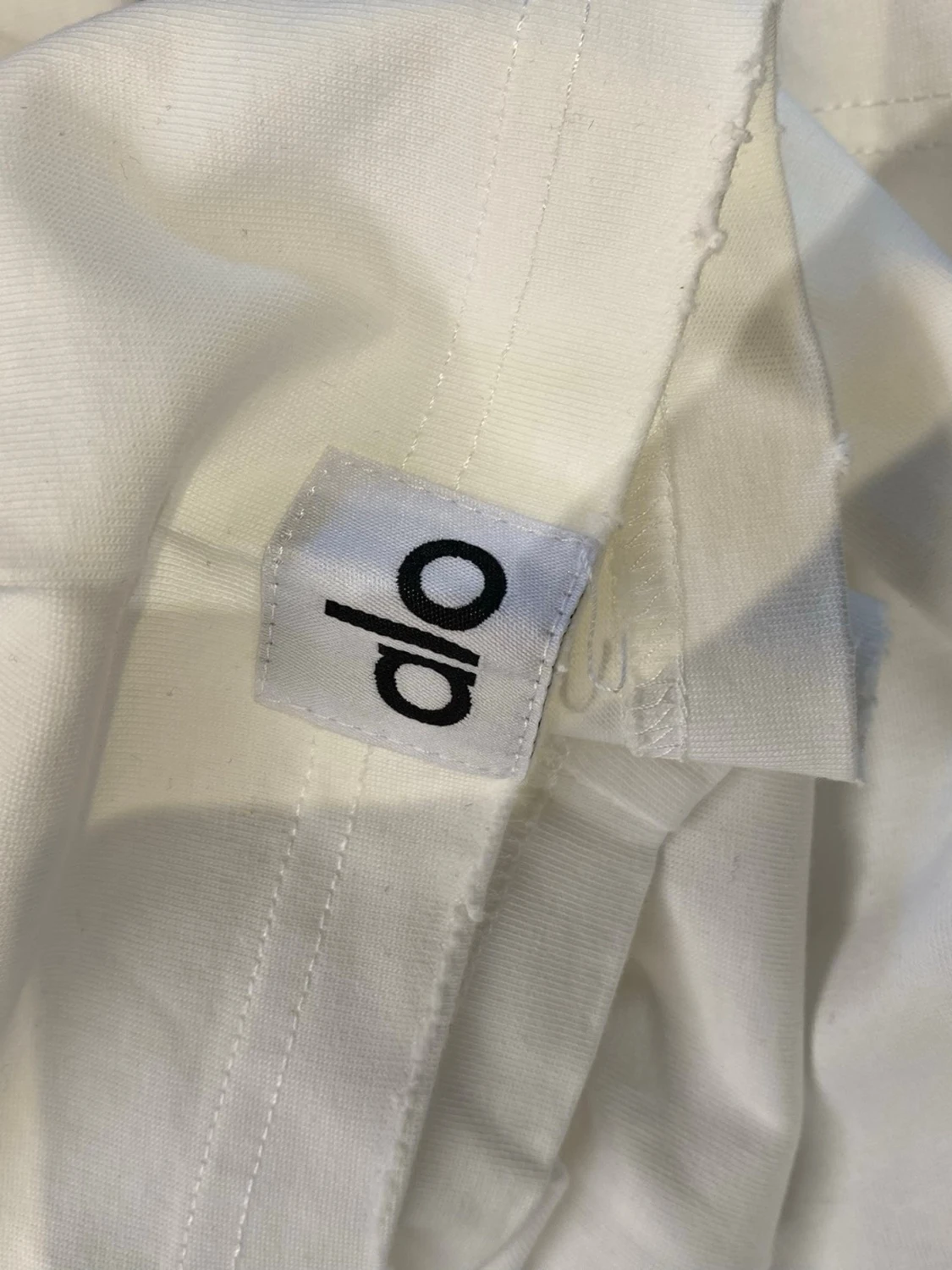 Vit t-shirt från Alo med logga - 4