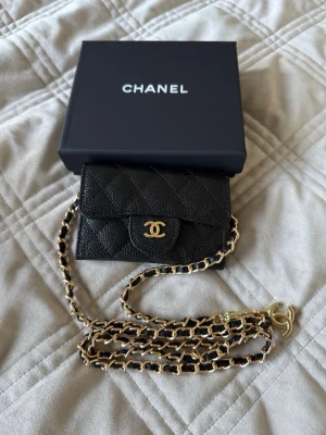 Mini väska - Svart gulddetaljer 