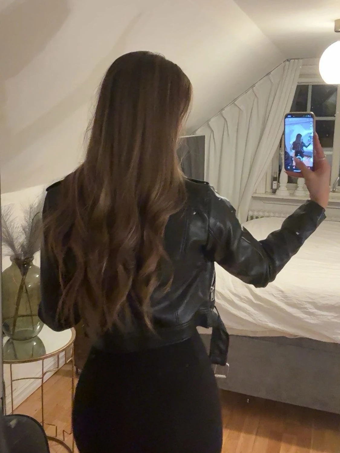 Svart kort skinnjacka med bälte - 1