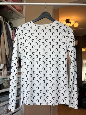 Marine serre long sleeve - Köpt i Korea. Strechig men snatchar. Aldrig använd