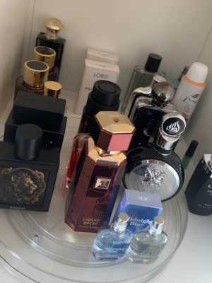 10ml Samples - Säljer 10ml samples av parfymerna på bilden. Kontakta för mer information. Finns 10st. Flaskor 