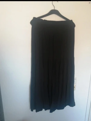 Ny långkjol ifrån lager 157  - Aldrig andvänd endast testad stl L 