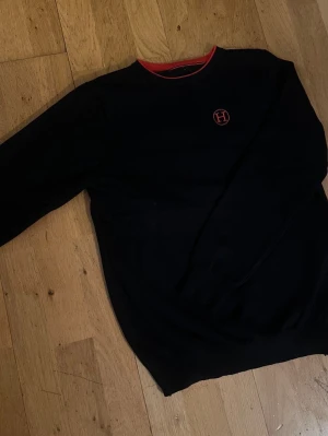 H Sweatshirt  - Helt ny & Oanvänd ✔️, Storlek S ✔️, Skickas inom 1 dag 🚀, kontakta för mer info ☺️