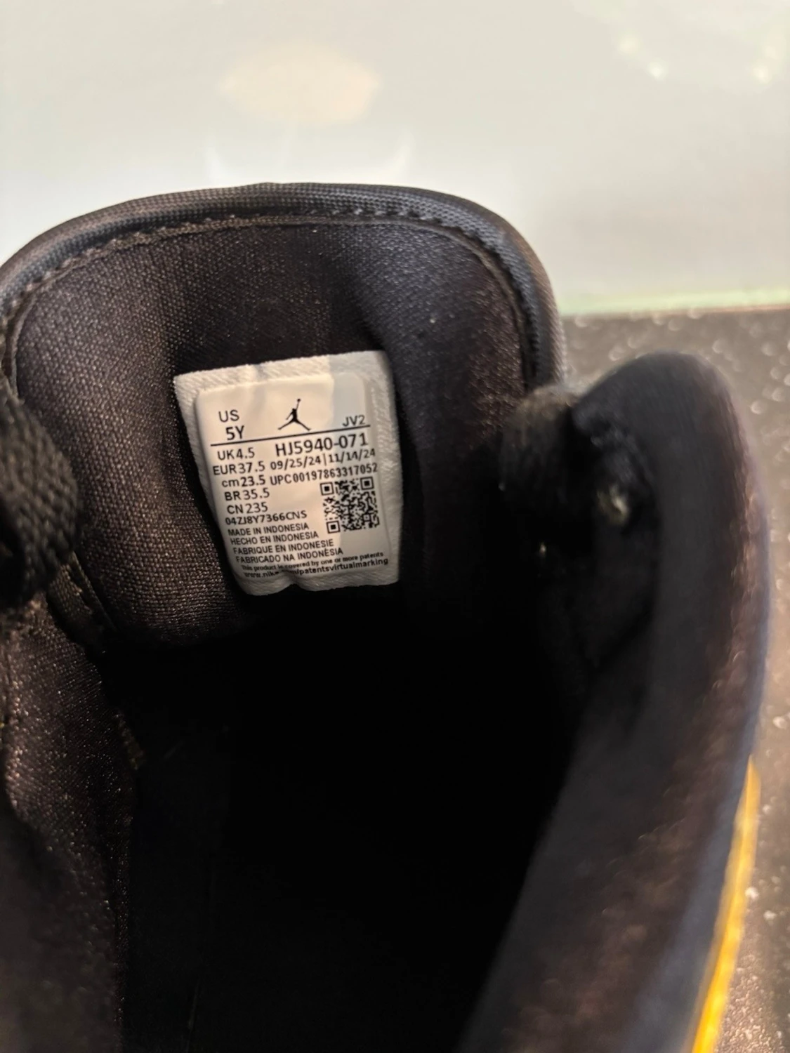 Nike Air Jordan 1 Mid svart/gul 37,5 - 3