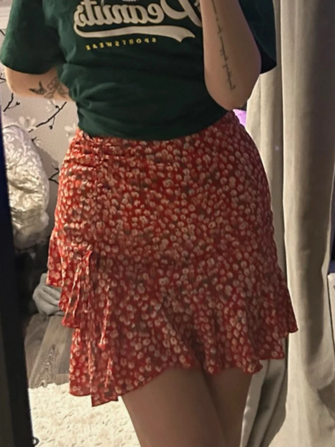 Röd blommig kjol  - 2