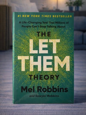 The Let Them Theory av Mel Robbins (Brand new, in English) - Skick: Helt ny bok. Omslag: Pappercover. Storlek: standard (inte pocket). Förpackning: I sitt originala plastomslag. Från: Stockholm. Snabb leverans inom Sverige.
