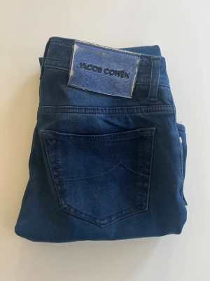 Jacob Cohën Bard | 29 - Säljer ett par Jacob Cohën Bard jeans i mycket bra använt skick. | Storlek: 29. | Hör av dig vid frågor eller funderingar 