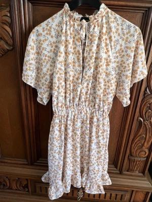 SOMMARKLÄNNING - Gulli