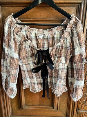 UO KORSETT TOPP - Så söt topp som visar bysten sexigt (sitter som en korsett)