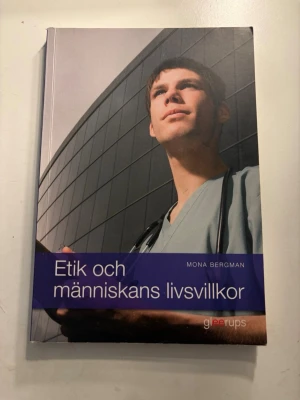 Etik och människans livsvillkor - Kursbok i etik och människans livsvillkor av Mona Bergman. Perfekt för dig som pluggar vård eller omsorg och vill förstå etik, kultur och livsvillkor. Några få anteckningar och undersökningar i boken 