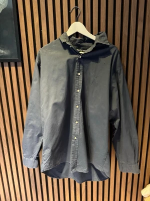 Ralph Lauren skjorta - Skicket är riktigt bra och den är i Storlek XL men passar som L. Kontakta gärna vid frågor🙌