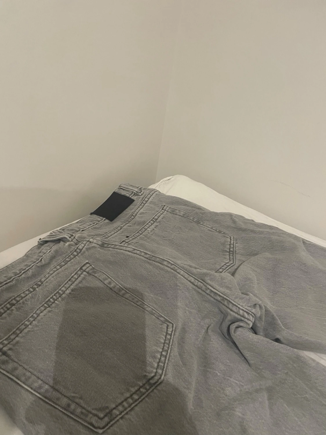 Grå raka jeans i klassisk modell - 2