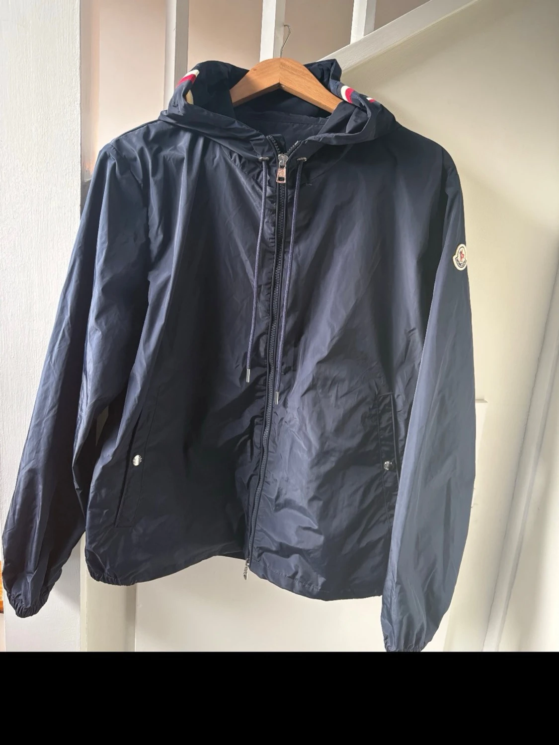 Mörkblå vindjacka från Moncler