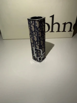 Dior läppstiftshållare - Läppstiftshållare ifrån Dior nypris ligger på typ 500