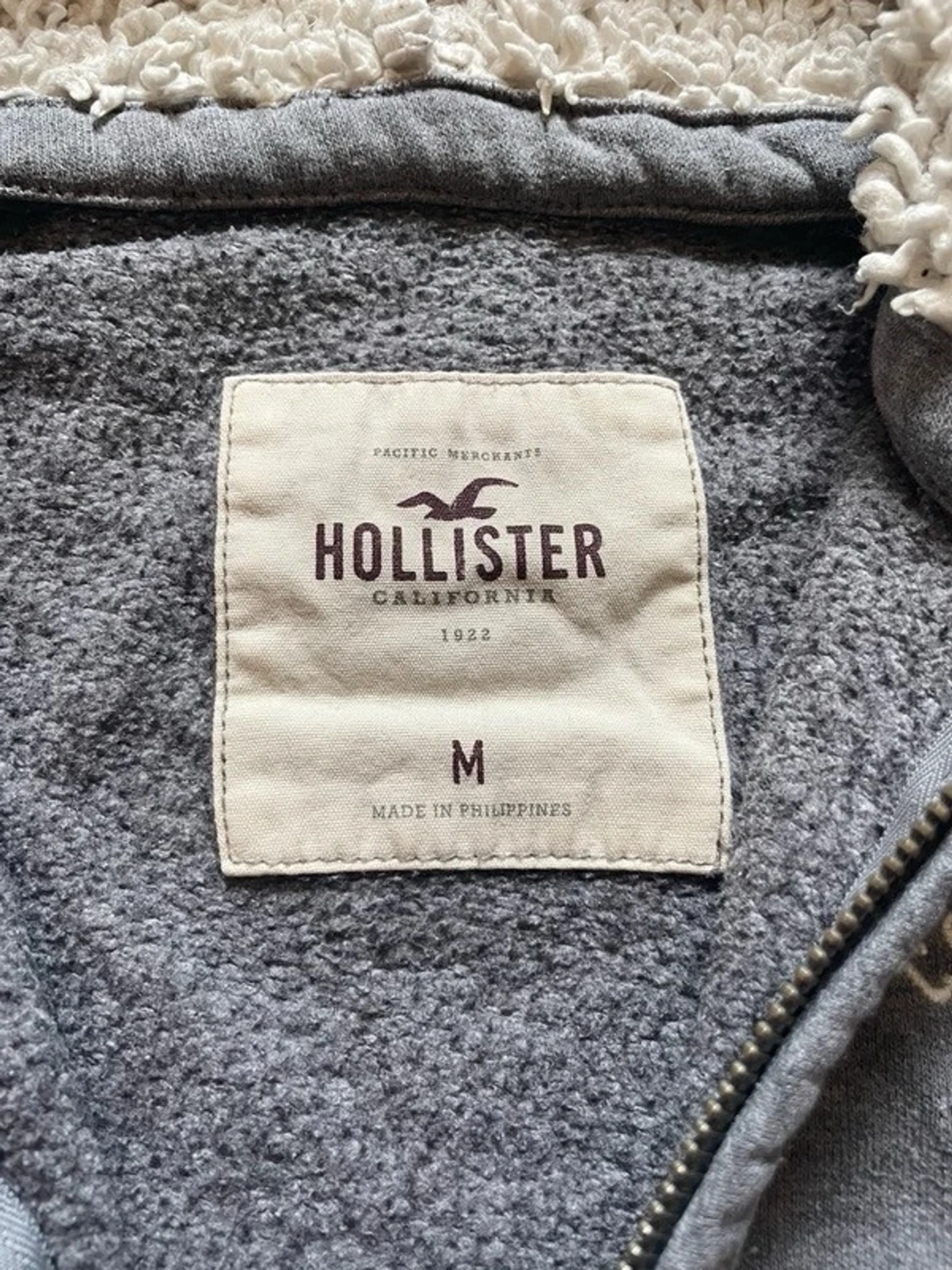 Grå hoodie från Hollister med foder - 3