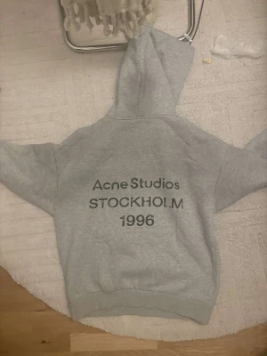 Acne Hoodie - Helt ny med lappar storlek S, 1-3 dagars leveranstid