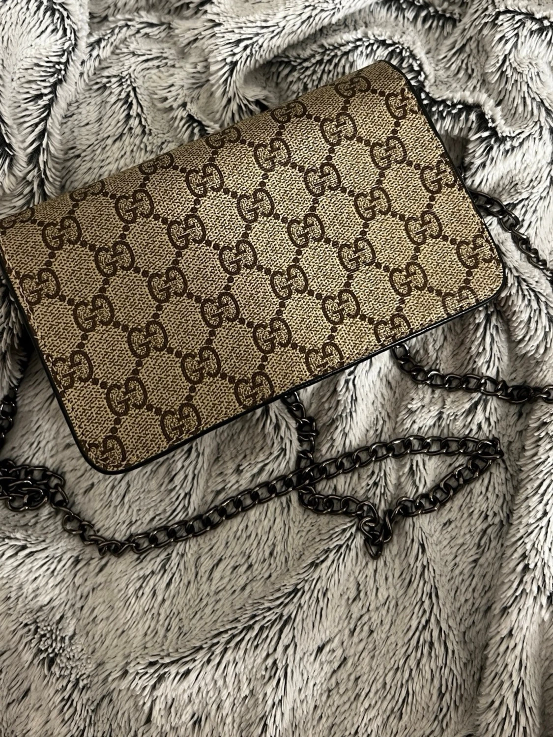 axelväska med monogram och kedja - 6