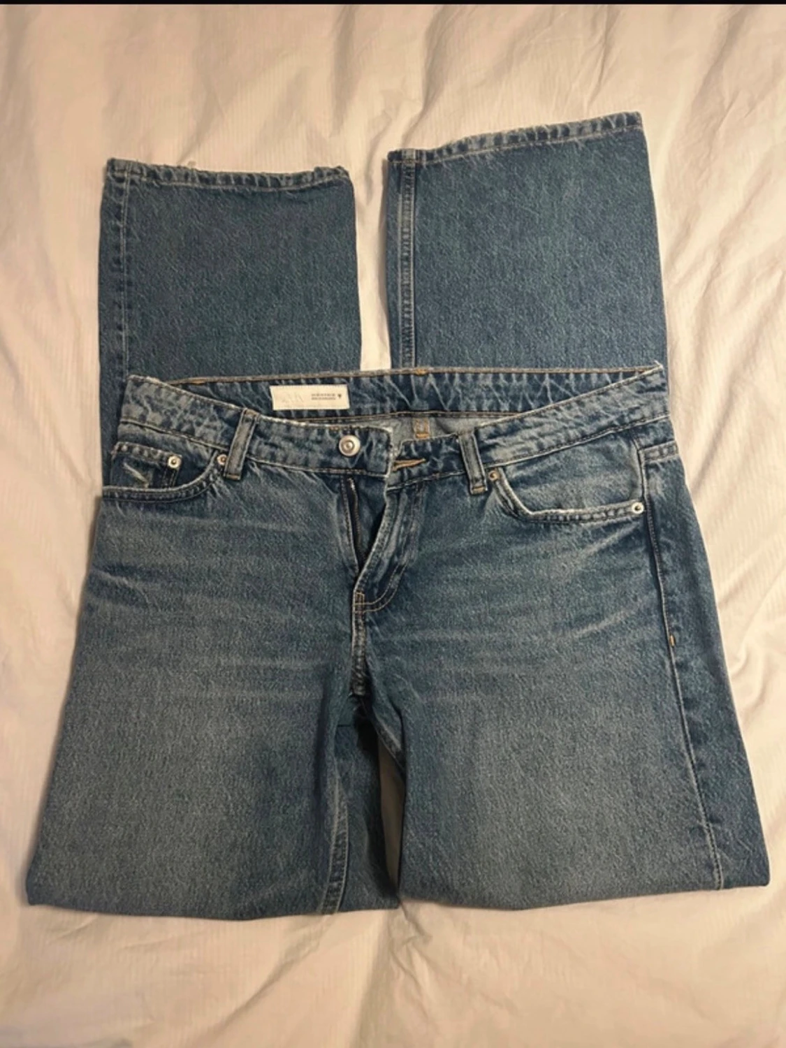 Blå raka jeans från Zara