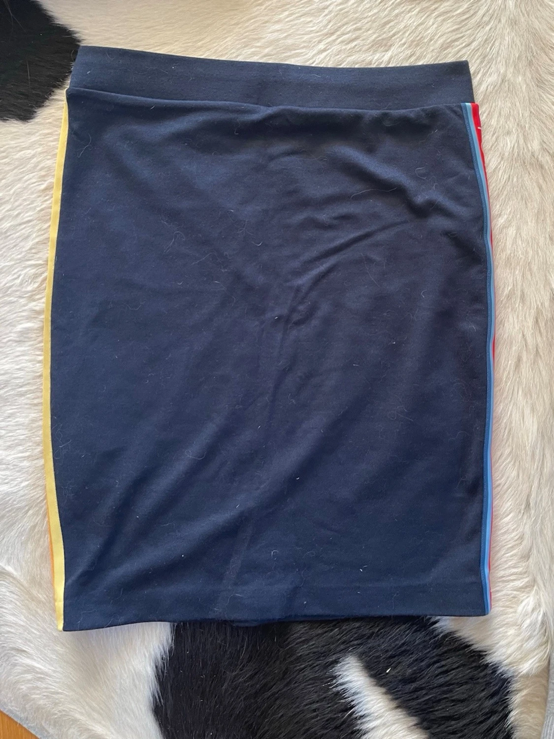 Mörkblå kjol från Tommy Jeans i storlek M - 1