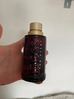 Hugo Boss The Scent Elixir EDP - Hej, säljer nu en Hugo boss parfym som luktar riktigt gott, den innehåller 100ml och har 78ml kvar, originalköp för 1300kr, kvitto finns