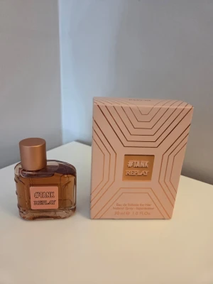 Replay #Tank Eau de Toilette 30ml -  Replay, #Tank for Her. Provad en gång. Toppnoter: Pomerans, Äpple Hjärtnoter: Tuberos, Jasmin, Ros Basnoter: Pralin, vanilj, sandelträ, mysk