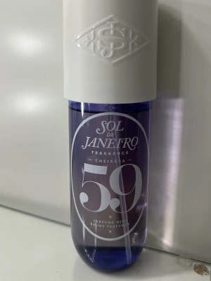 Sol de Janeiro Cheirosa 59 Parfymmist - Sol de Janeiro Cheirosa 59. Perfekt för dig som gillar fräscha och tropiska dofter. Nypris ca 320kr