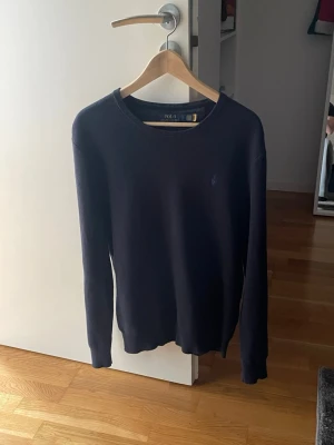 Polo ralph lauren sweatshirt - Köpte denna från Zalando för 2100kr, säljer då jag har växt ur den. Inga skador och bra skick.