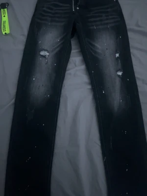 Svarta dsquared2 jeans - Skriv för mer bilder