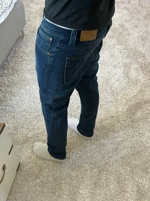 Nudie Jeans Lean Dean  - Nudie Jeans | skick 9/10 | Storlek 32/32 | Pris - 599kr | Modellen är ca 180cm lång | Hör av dig vid minsta fråga eller fundering!!