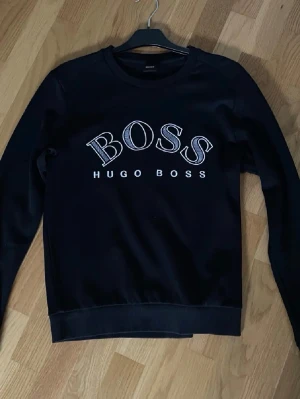  Hugo Boss tröja  - Svart hoodie från Hugo Boss. 