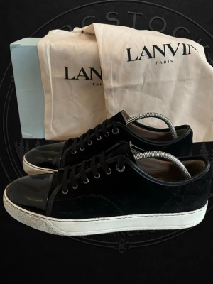 Svarta Lanvins med glans - Bara skor inget og tillkommer